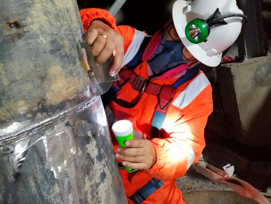 Inspección de una unión soldada en un recipiente metálico